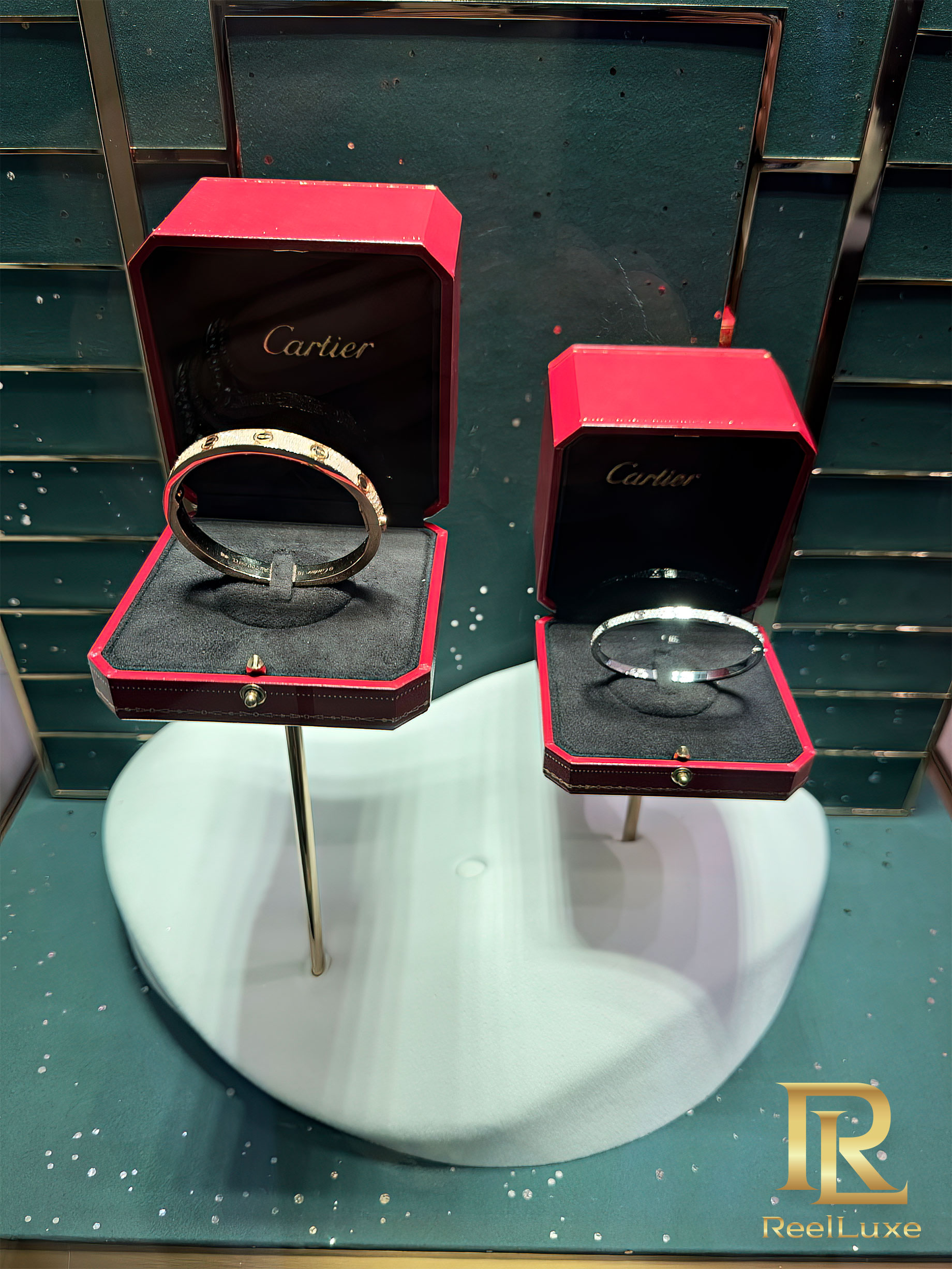 Bracelet LOVE Cartier pavé de diamants - Boutique Cartier Firenze - Florence, Italie